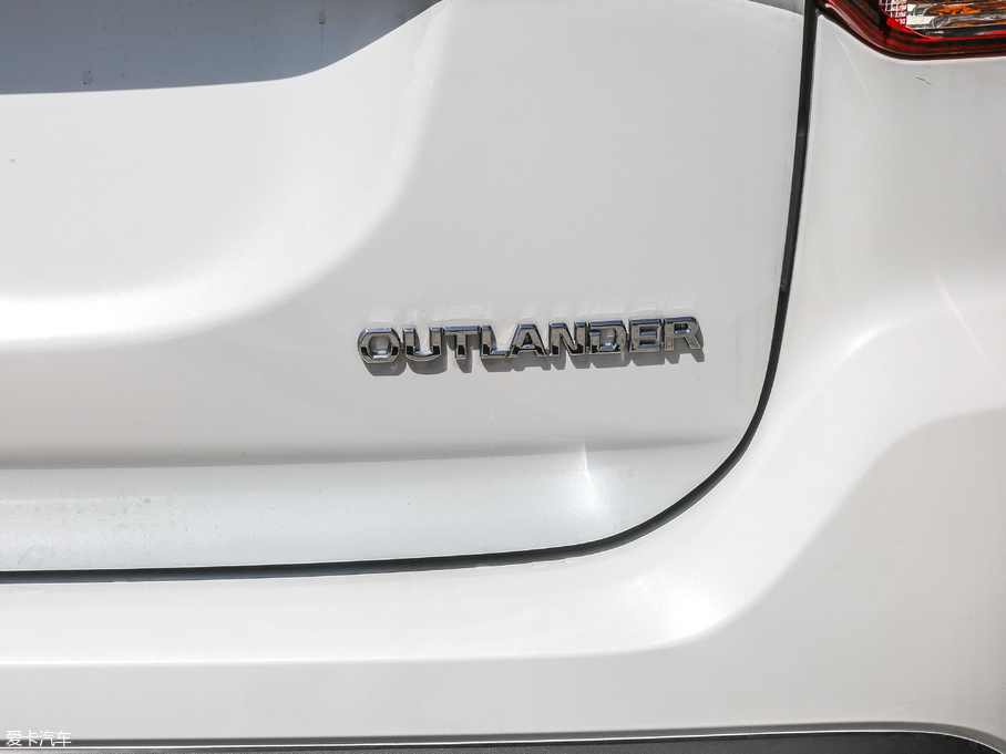 2018W{(ln) 2.0L (q)L(fng)а