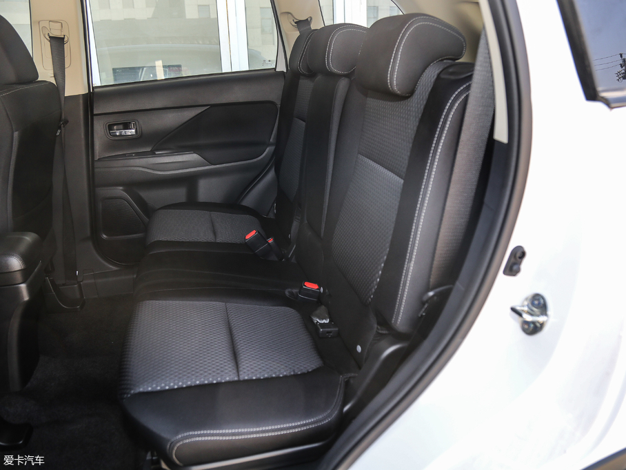 2018W{(ln) 2.0L (q)L(fng)а