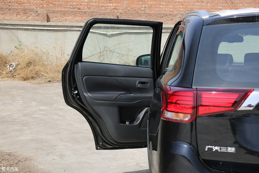 2018W{(ln) 2.4L (q)A