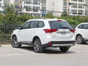 2018款2.0L 两驱嘉乐版 左后45度