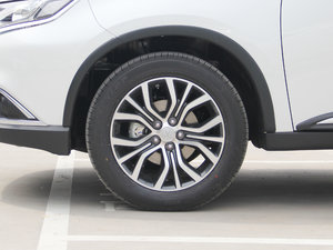 2018款2.0L 两驱嘉乐版 轮圈