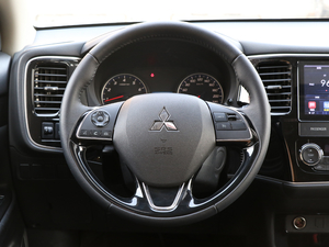 2018款2.0L 两驱荣耀版 方向盘