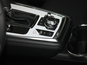 2019款2.5L 四驱尊享型 驻车制动器