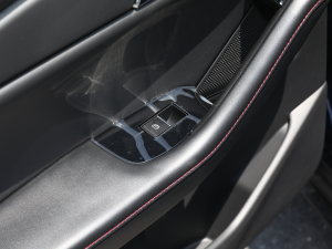 2022款2.0L 自动嘉悦型 后排车窗控制区