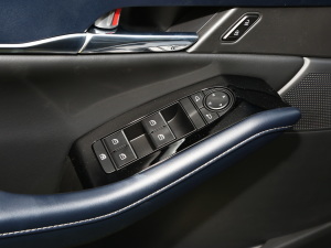 2022款2.0L 自动雅悦型 主驾车窗控制区	
