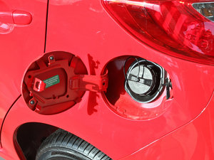 2011款炫动版 1.5L 手动超值型 油箱盖