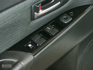 2010款经典款 2.0L 手动运动型 主驾车窗控制区	