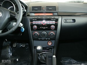 2010款经典款 2.0L 手动运动型 中控台