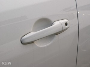 2010款经典款 2.0L 自动豪华型 主驾门拉手