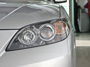 2010款经典款 1.6L 自动精英型 大灯