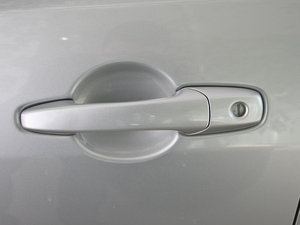 2010款经典款 1.6L 自动精英型 主驾门拉手