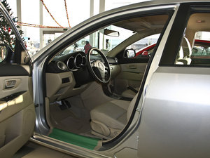 2010款经典款 1.6L 自动精英型 前排空间