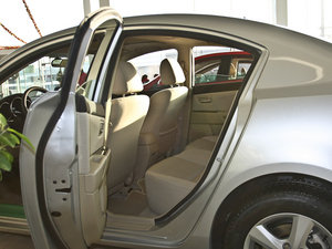 2010款经典款 1.6L 自动精英型 后排空间