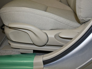2010款经典款 1.6L 自动精英型 主驾驶座椅调节