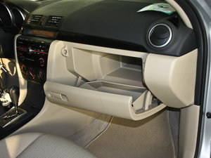 2010款经典款 1.6L 自动精英型 手套箱