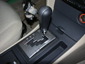 2010款经典款 1.6L 自动精英型 换挡杆