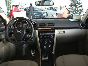 2010款经典款 1.6L 自动精英型 内饰全景