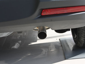 2011款炫动版 1.3L 自动标准型 排气管