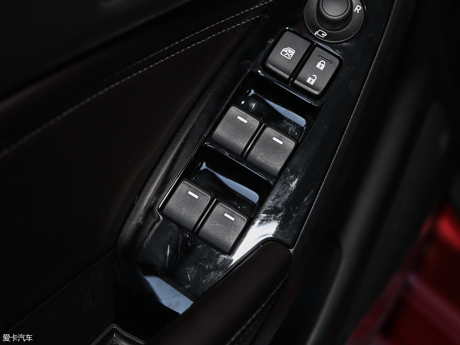 2017R_(d)3 ِ  2.0L ԄŞ