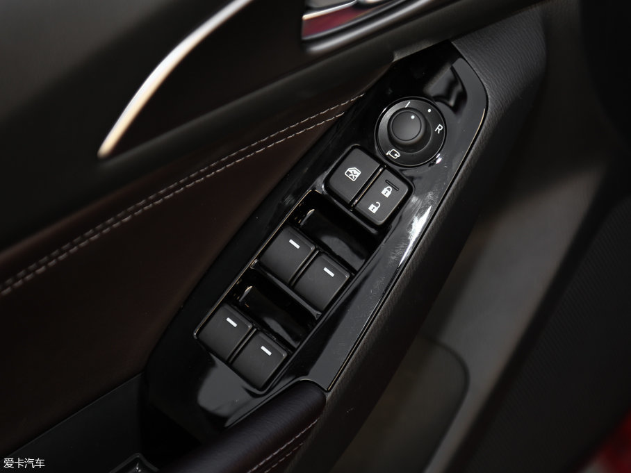 2017R_(d)3 ِ Ɏ 2.0L Ԅ(dng)\(yn)(dng)