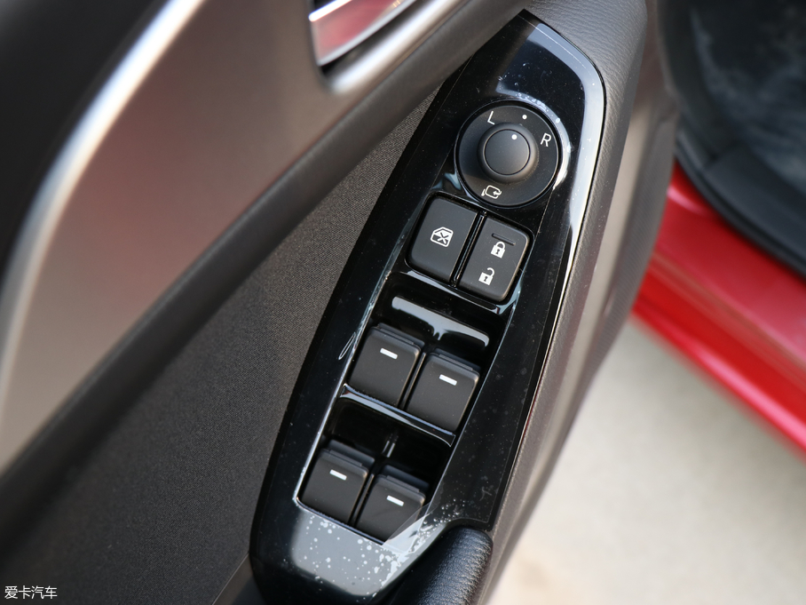 2017R_3 ِ Ɏ 2.0L ԄӺA