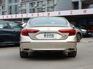 2019款260TURBO 精耀版 正后	