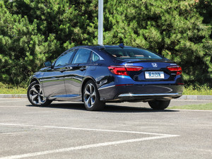 2019款2.0L 净越版 左后45度
