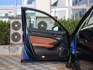 2019款2.0L 净越版 驾驶位车门