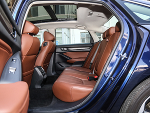 2019款2.0L 净越版 后排空间