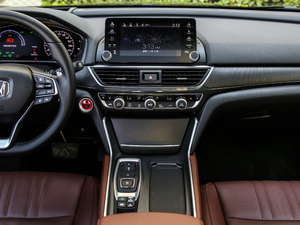 2019款2.0L 净越版 中控台