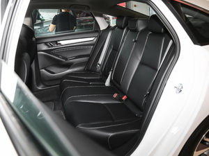 2019款260TURBO 精致版 后排座椅