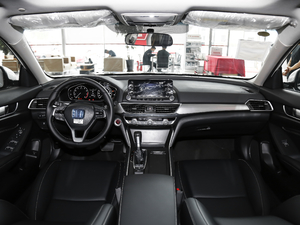 2019款260TURBO 精致版 内饰全景