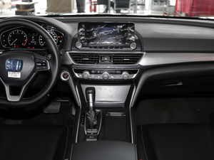 2019款260TURBO 精致版 中控台