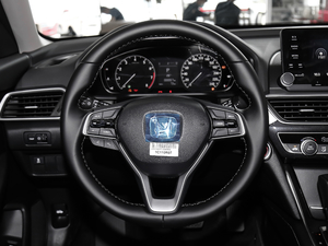 2019款260TURBO 精致版 方向盘
