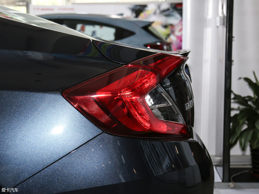 2019˼ 220TURBO CVTȼӰ V