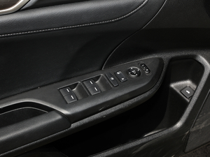 2019款220TURBO CVT燃擎版 国V 主驾车窗控制区	