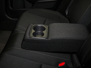 2019款220TURBO CVT劲动版 国VI 后排中央扶手
