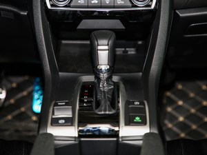 2019款220TURBO CVT燃动版 国VI 中控区