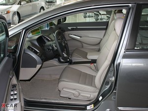 2009款1.8L 自动豪华版 前排空间