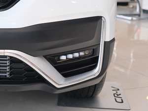 2021款240TURBO CVT两驱风尚版 前雾灯