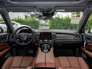 2020款240TURBO 两驱致雅版 内饰全景
