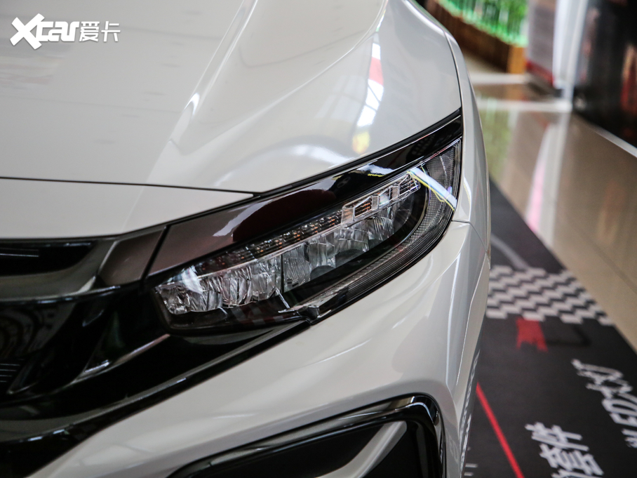 2020˼HATCHBACK 220TURBO ք{Ȥ