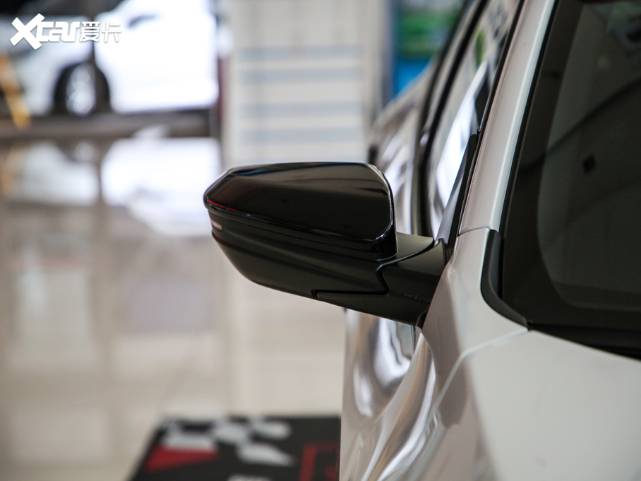 2020˼HATCHBACK 220TURBO ք{Ȥ