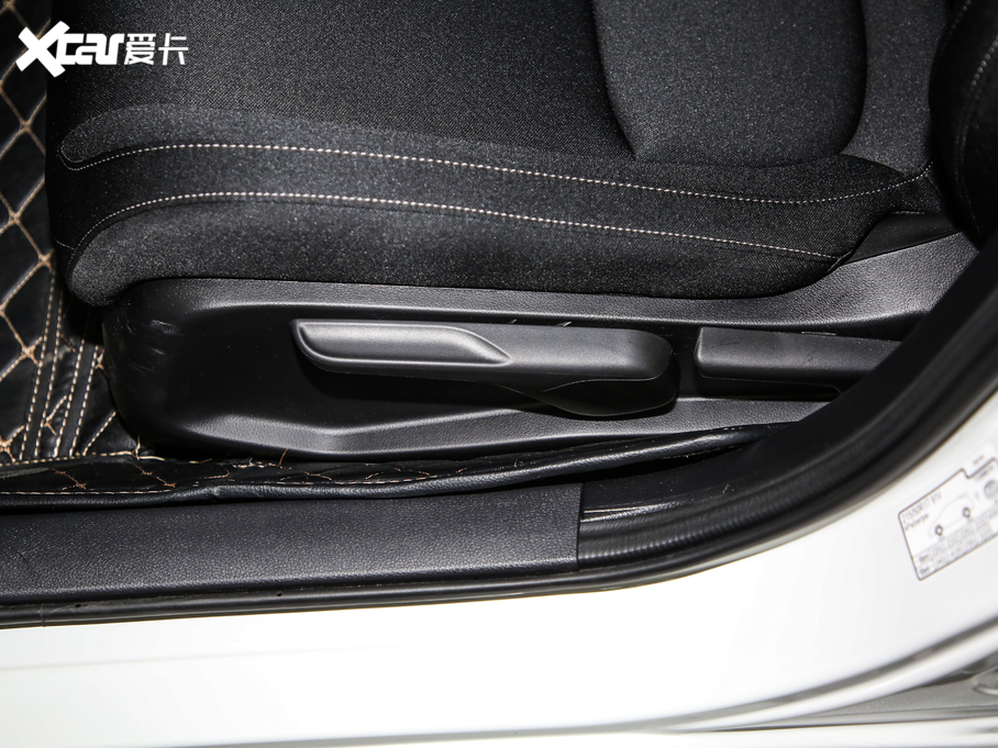 2020˼HATCHBACK 220TURBO ք{Ȥ