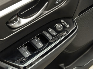 2021Je+ 2.0L Ű {܇ƅ^	