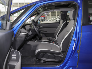 2021款1.5L CVT CRO-S 乐趣版 前排空间