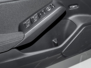 2022款240TURBO CVT劲动版 前门储物空间