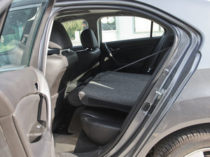 2009款2.4L TYPE-S 后排座椅放倒
