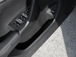 2009款2.4L TYPE-S 前门储物空间