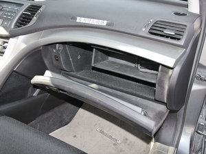 2009款2.4L TYPE-S 手套箱